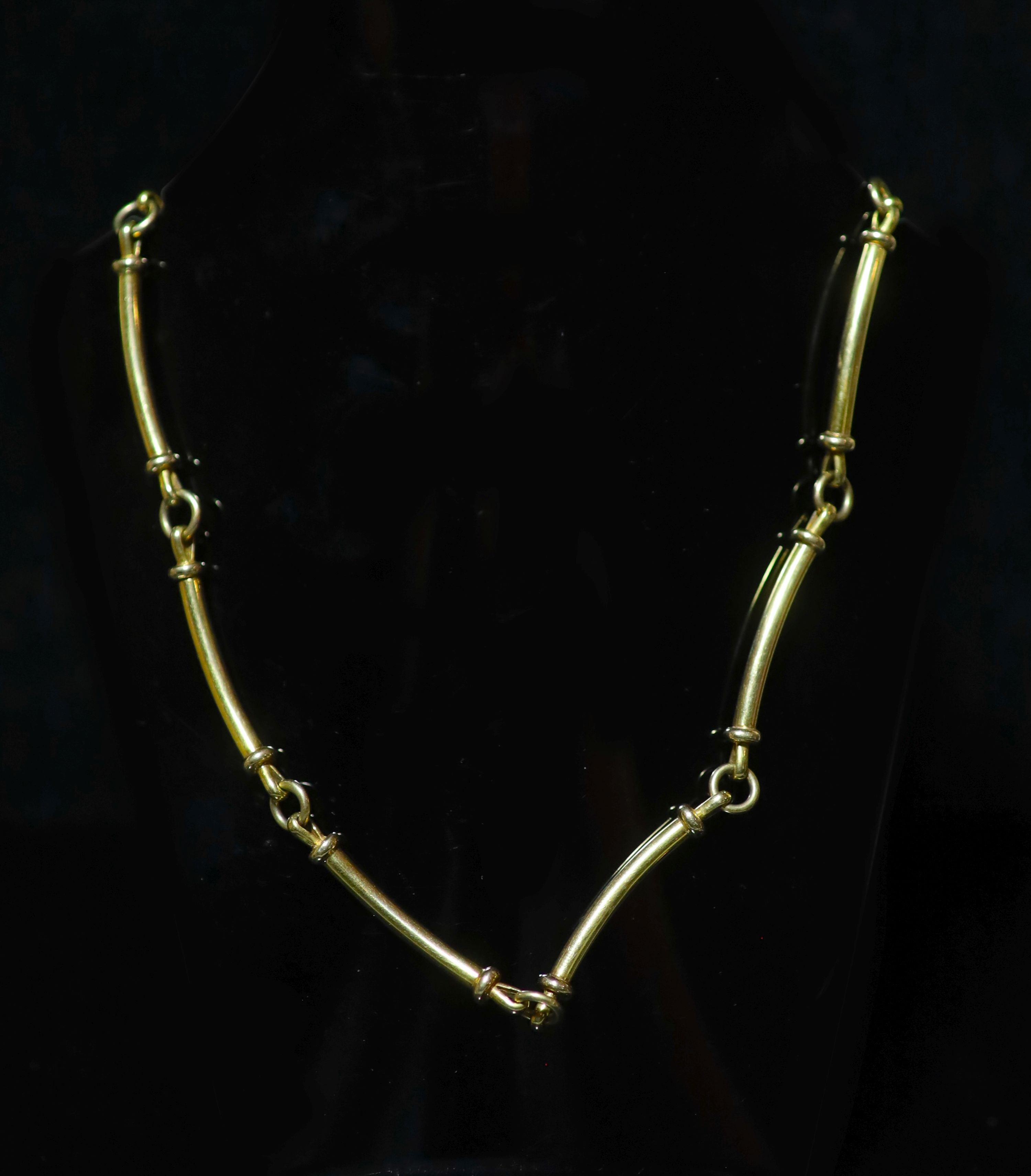 A modern 9ct gold curved baton link chain